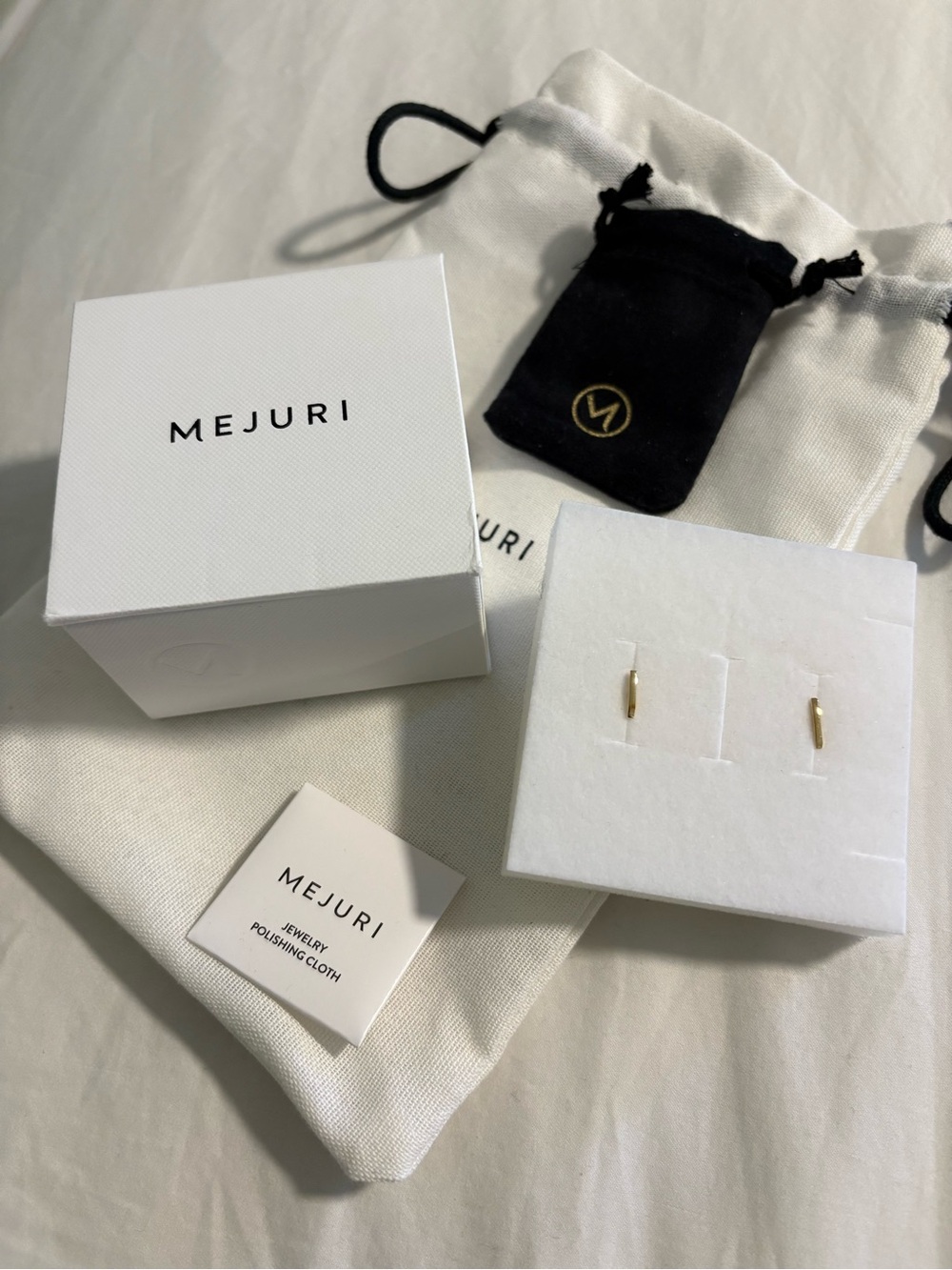 New In Box - Mejuri 14K Gold Bar Studs Earrings